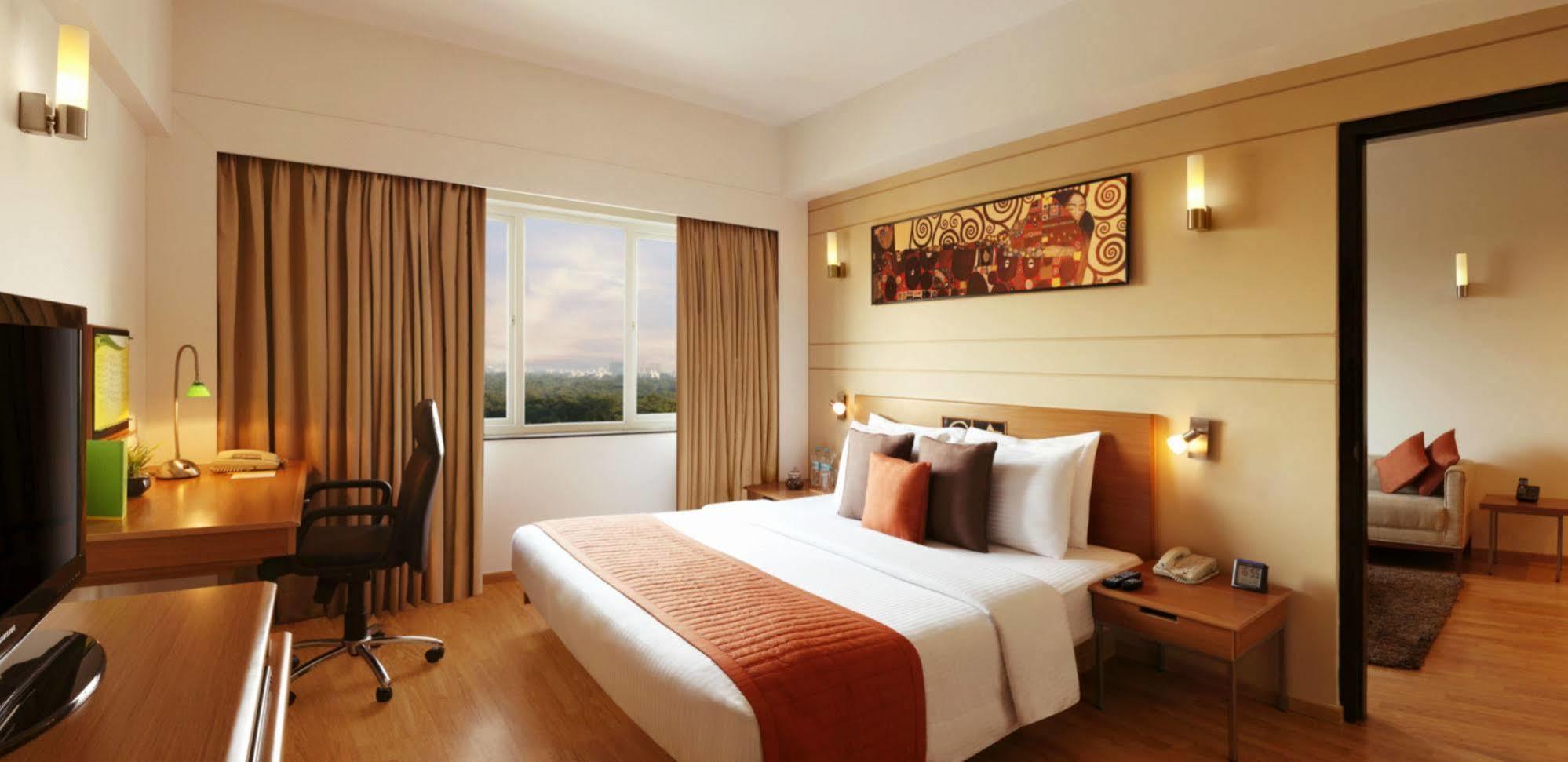 Lemon Tree Hotel, Indore Exteriör bild